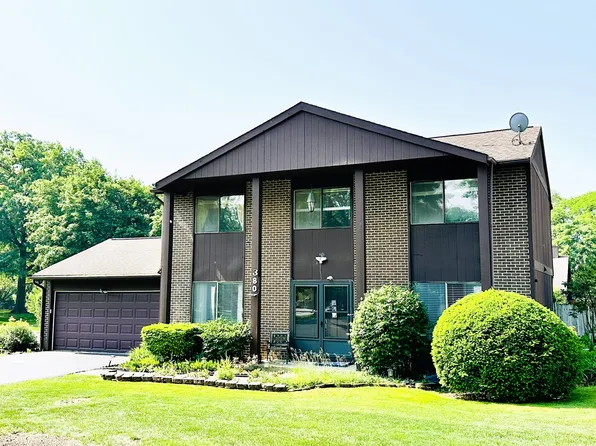 380 Ventura Club Dr, Roselle, IL 60172