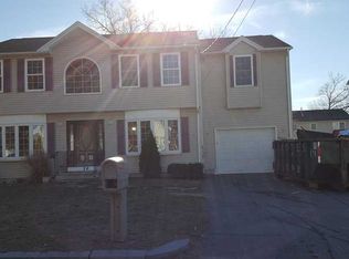 26 Manhattan St, Providence, RI 02904