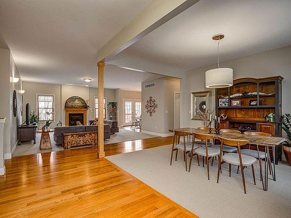 2nd image of 842 Dufour Ln