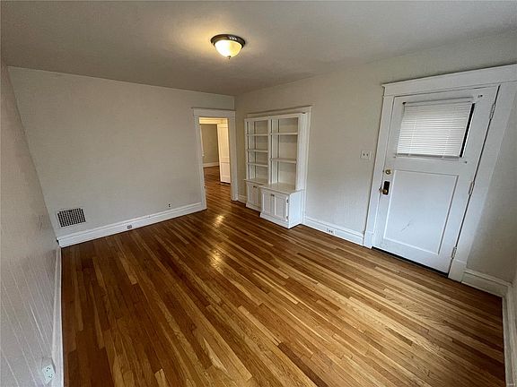 5th image of 4645 Leona St