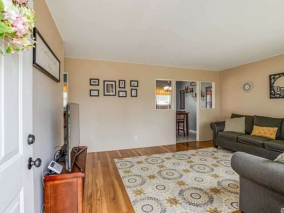 5th image of 8 Sinclair Dr
