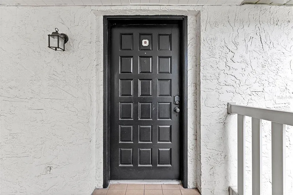 3 bed, 2.0 bath, 1332 sqft, $3,000 — Photo 3