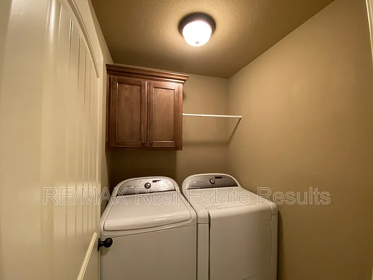 2411 S 11th Pl — Photo 15