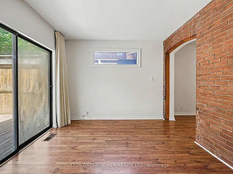 118 Castlefield Ave — Photo 12