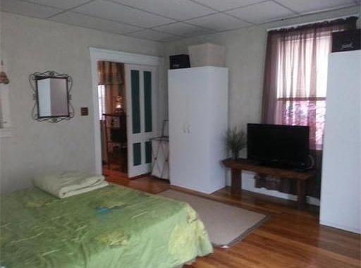 2nd image of 124 Bloomingdale St