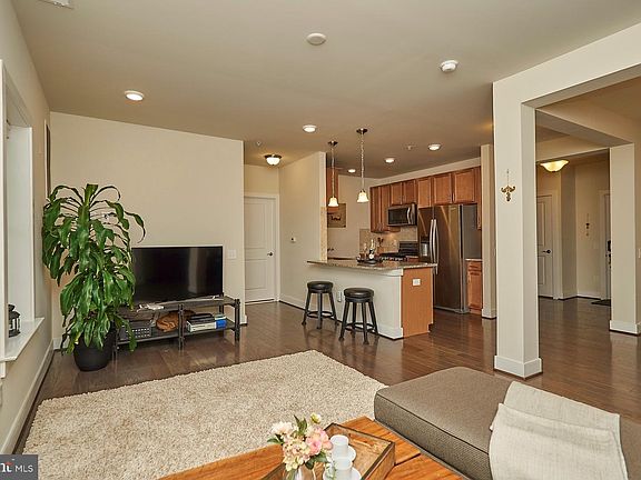 2nd image of 2905 Bleeker St #4-406
