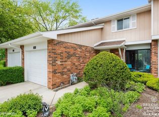 1131 Leicester Ct, Wheaton, IL 60189