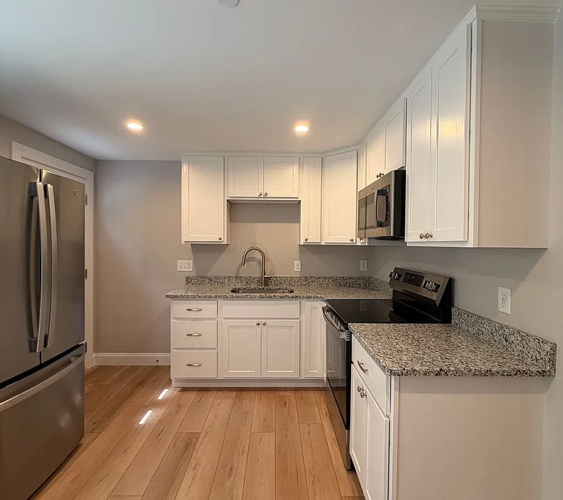 439 Main St #203
