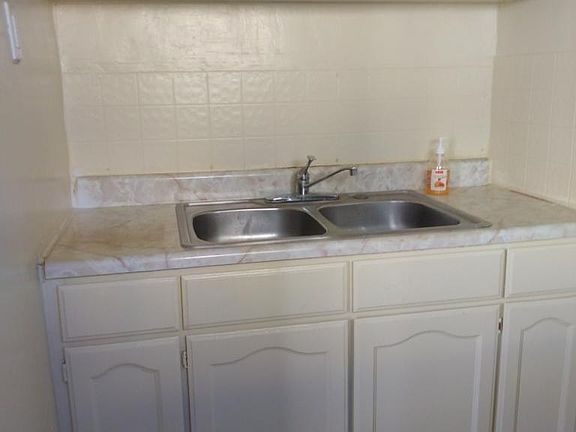 4th image of 2100 S Central Ave #3