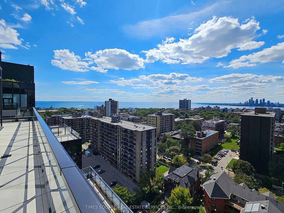 1st image of 270 Dufferin St #Penthouse 12