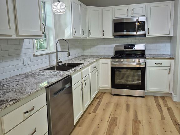3rd image of 1740 W 37th Pl