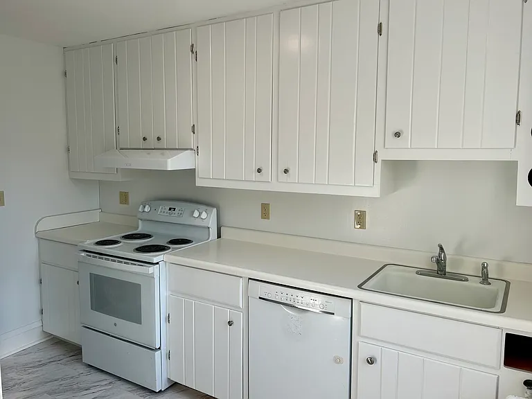 65 Caroline St #2 — Photo 2