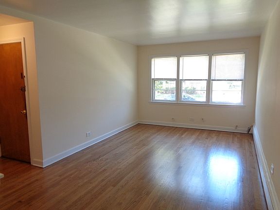 3rd image of 2721 W Summerdale Ave APT 1E