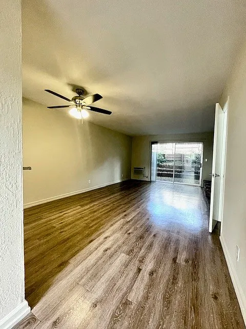 2 bed, 1.5 bath, 975 sqft, $2,495 — Photo 2