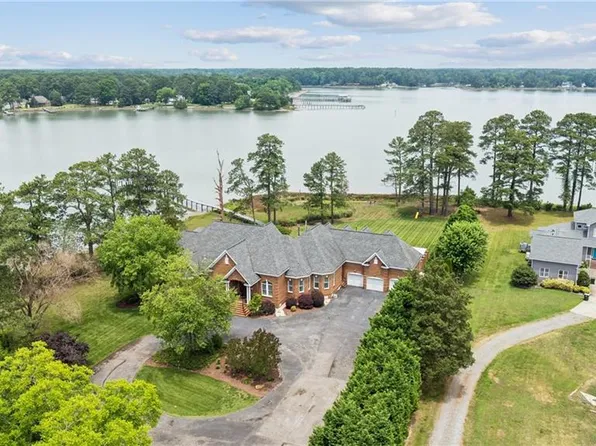 220 Olde Pond Ln, Yorktown, VA 23693