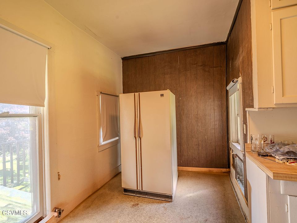 22nd image of 205 Sunbury St