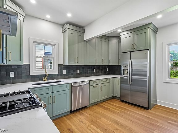 2nd image of 1285 Saint Charles Ave