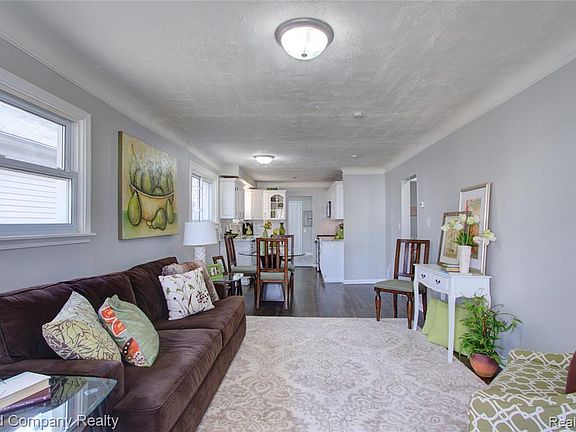 3rd image of 1122 E Harry Ave