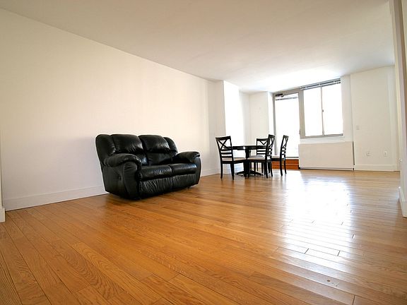 2nd image of 200 W 26th St #1003