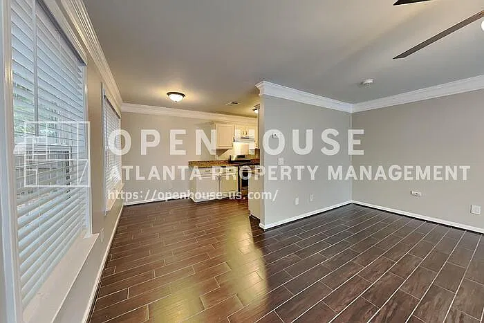 3 bed, 2.5 bath, 1360 sqft, $2,040 — Photo 4