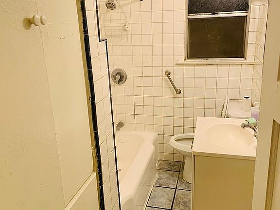 5th image of 2816 E Vernon Ave #2838
