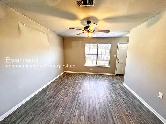 1800 Labette Manor Dr #5 — Photo 3
