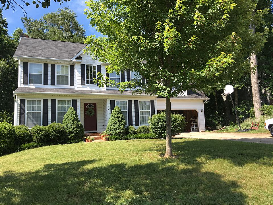 1st image of 54 Hamlin Dr