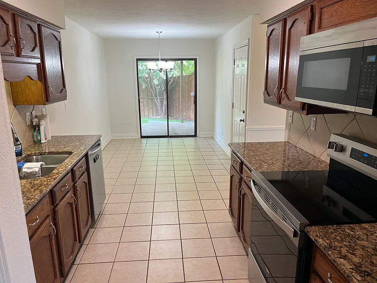 1104 Kesser Dr — Photo 10