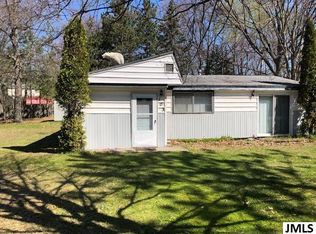 103 Algon Dr, Houghton Lake, MI 48629