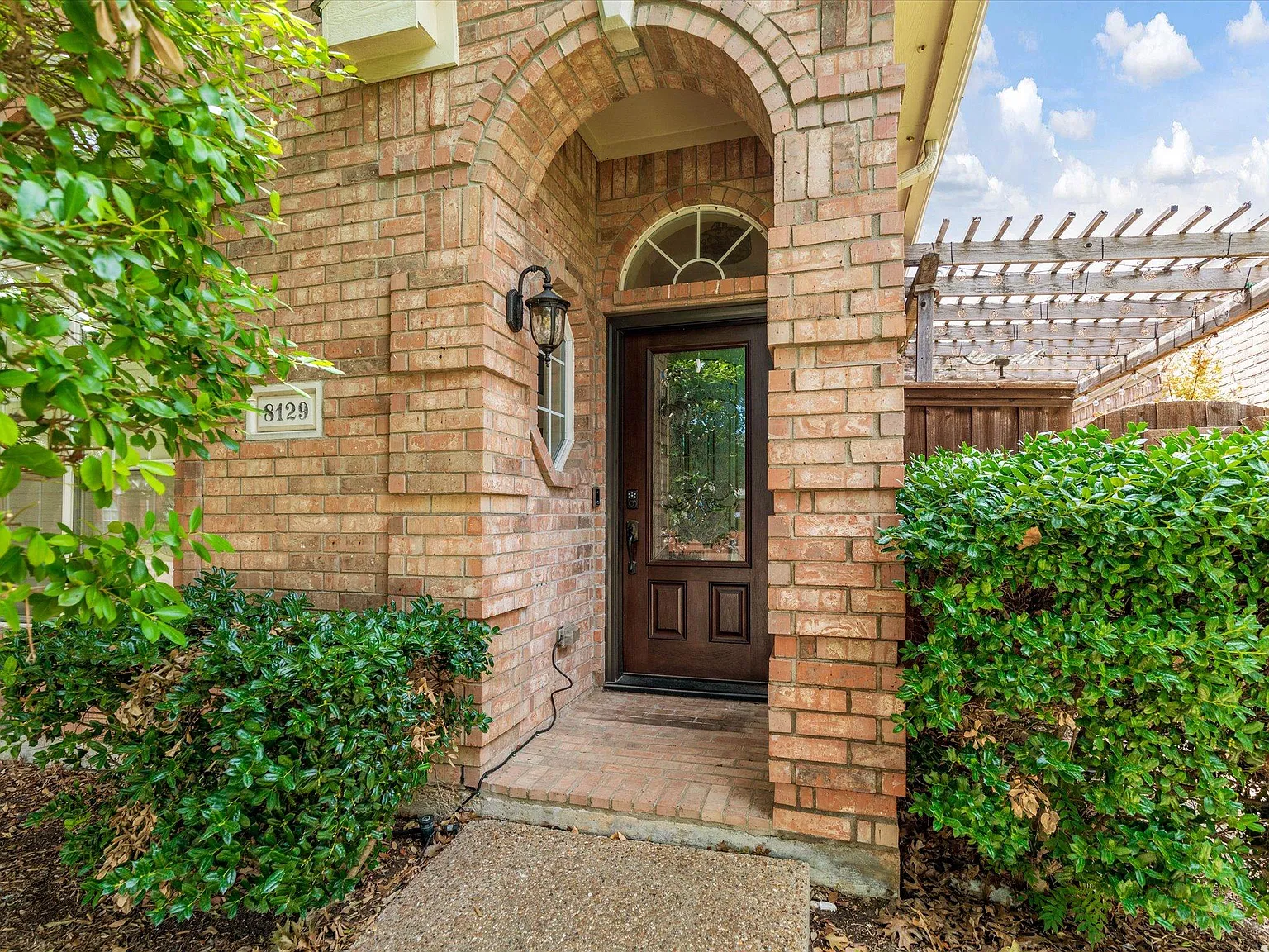 4 bed, 2.5 bath, 2124 sqft, $3,250 — Photo 3