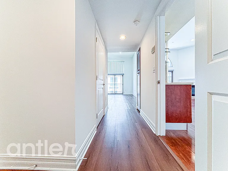 1241 S Sherbourne Dr #GPH4 — Photo 28