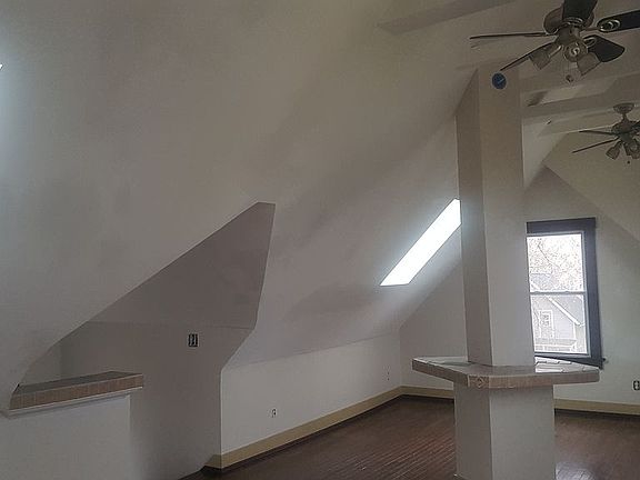 3rd image of 1289 W 93rd St Unit 2