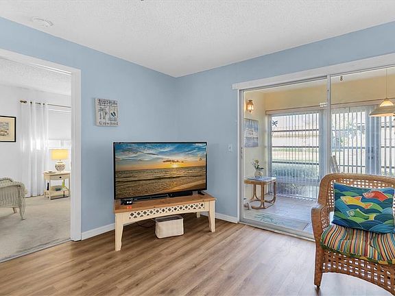 5th image of 1701 Pinehurst Rd APT 6A