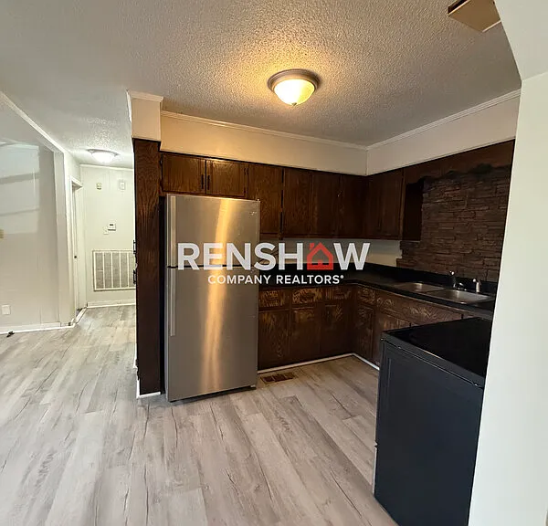450 Bedwell St — Photo 6