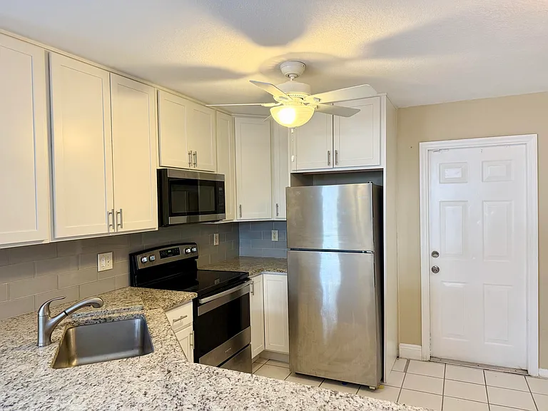 13614 Yarmouth Ct — Photo 6