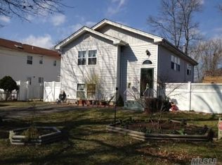 15 Wallace St, Islip, NY 11751
