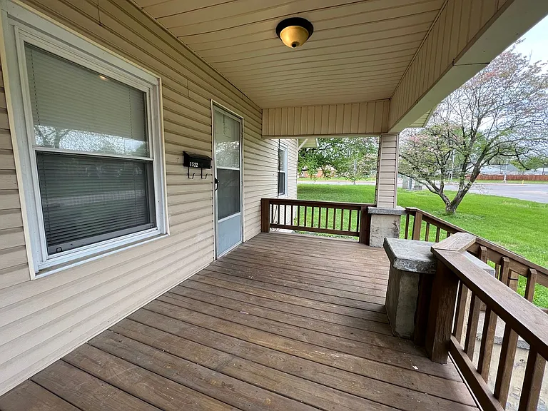 1522 W High St — Photo 2
