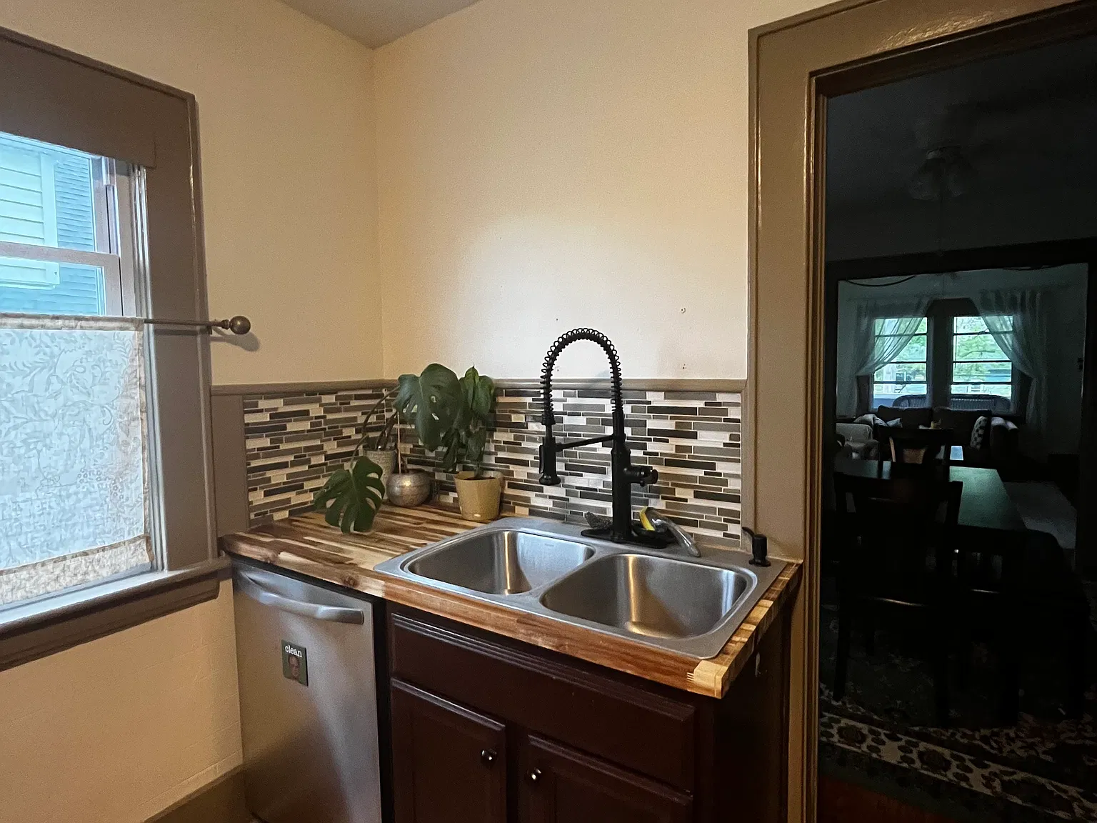 3 bed, 1200 sqft, $1,700 — Photo 3