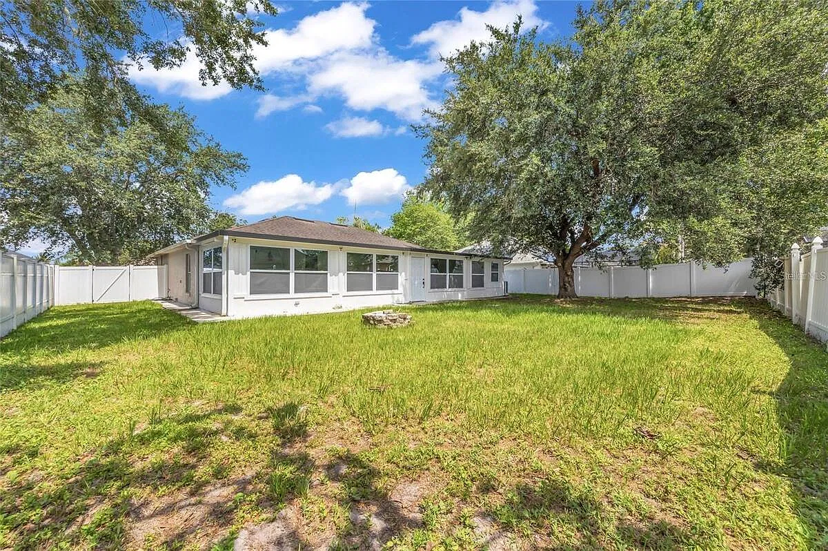 3 bed, 2.0 bath, 1435 sqft, $2,600 — Photo 3