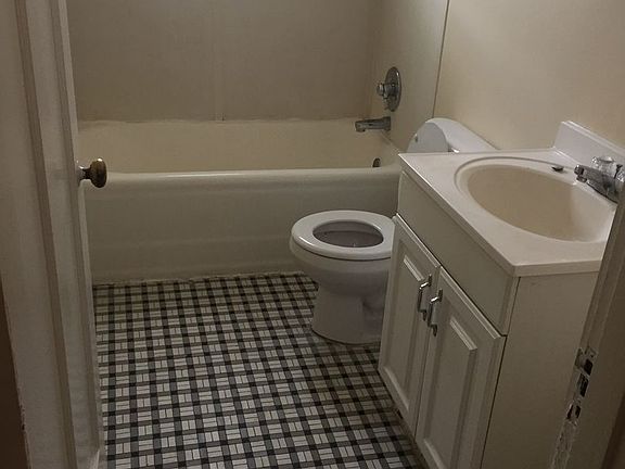 5th image of 521-523 Oak St #309
