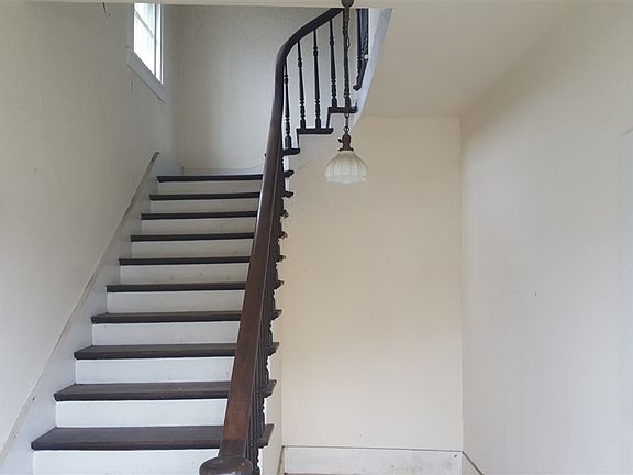 2nd image of 515 N 1st St