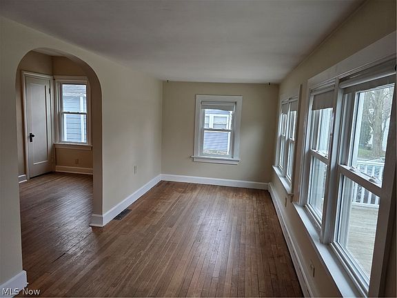 4th image of 1416 Country Club Dr