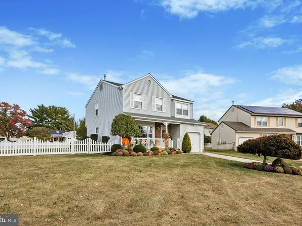 2 Cameron Ct, Laurel Springs, NJ 08021