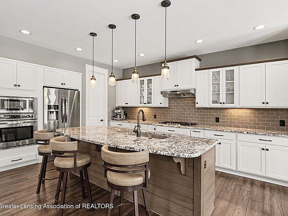 3rd image of 6072 Sleepy Hollow Ln