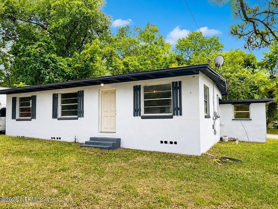 1st image of 282 PECAN Street
