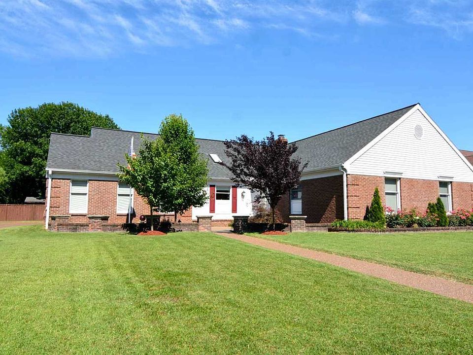 1st image of 301 Plaza Dr
