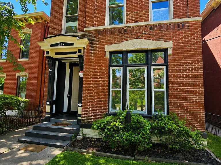 224 E Oak St — Photo 6
