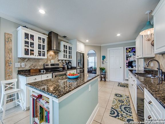 4th image of 23613 Hartwick Ln
