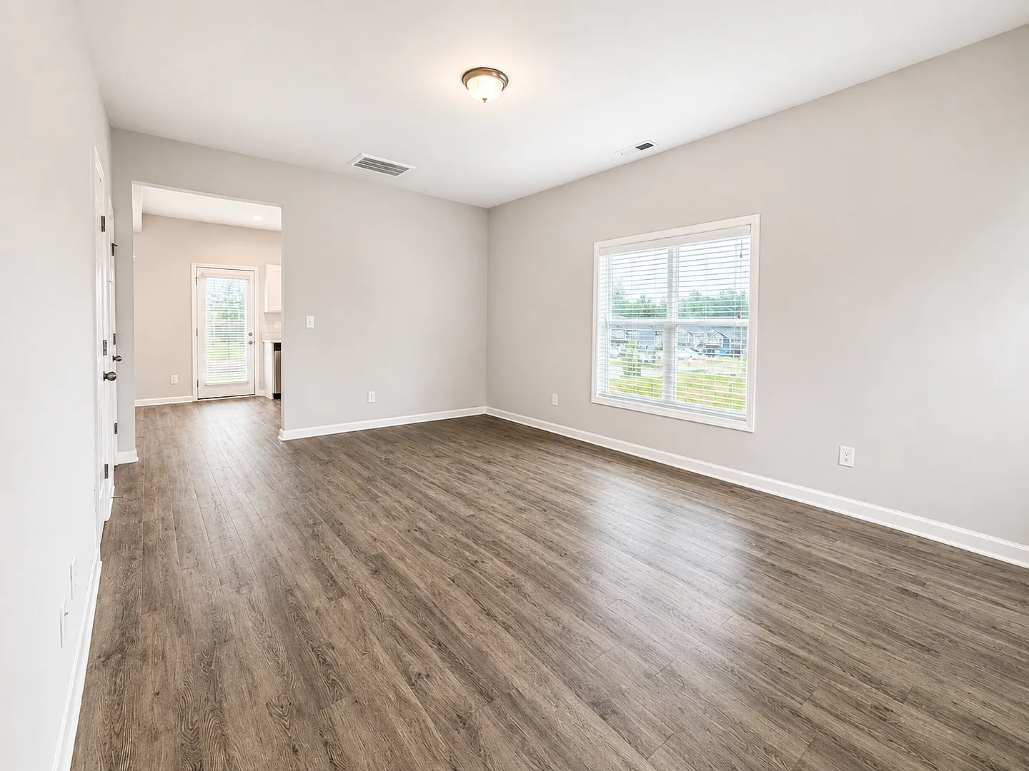 2 Bed/ 2.5 Bath Townhome in Downtown Clayton! — Photo 4