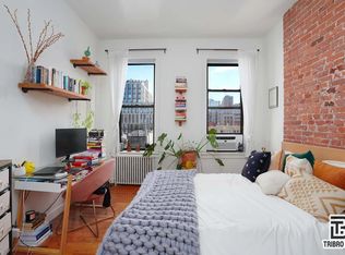 301 W 20th St APT 2A, New York, NY 10011
